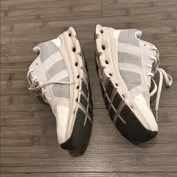 On Running Women's White and Gray Sneakers oncloud cloud runner white frost - Picture 6 of 7